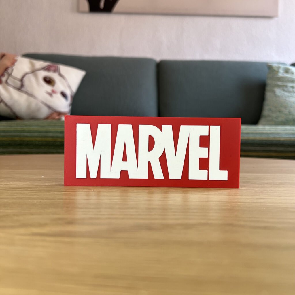 Letrero Marvel